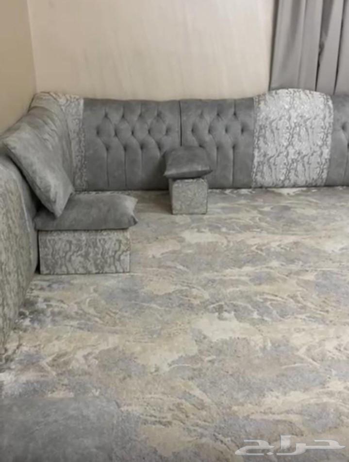 Arabic majlis with carpet and tables64378440391042113