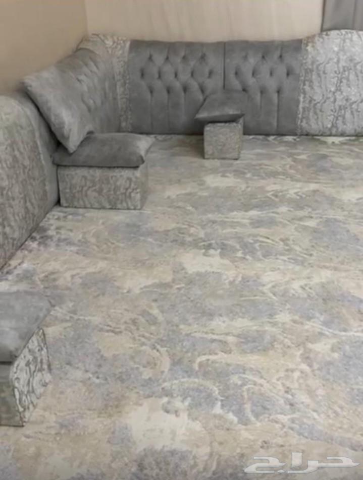 Arabic majlis with carpet and tables64378440391042111