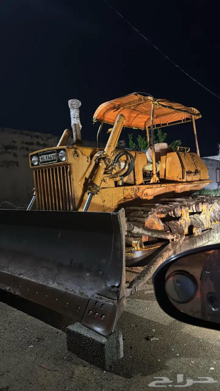 There is a Komatsu dozer, God has willed it, blessed be God, available for rent64521963479939110