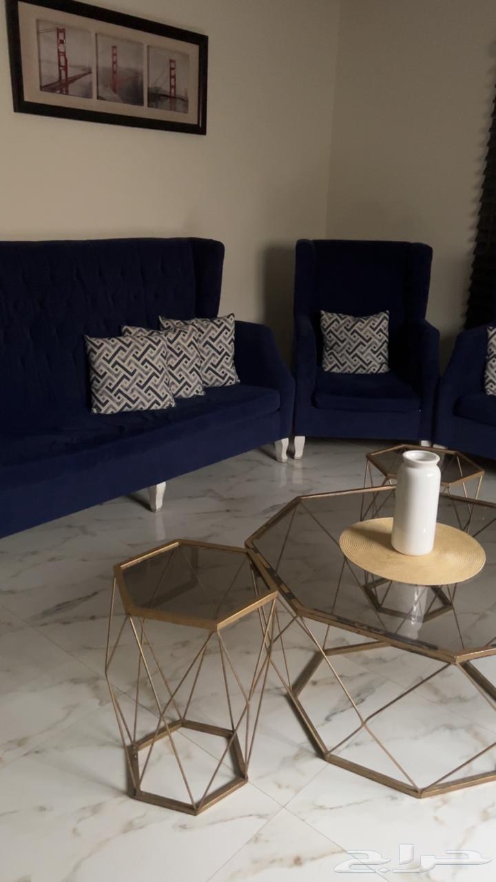 كنب مع طاولات للبيع64382362416770110