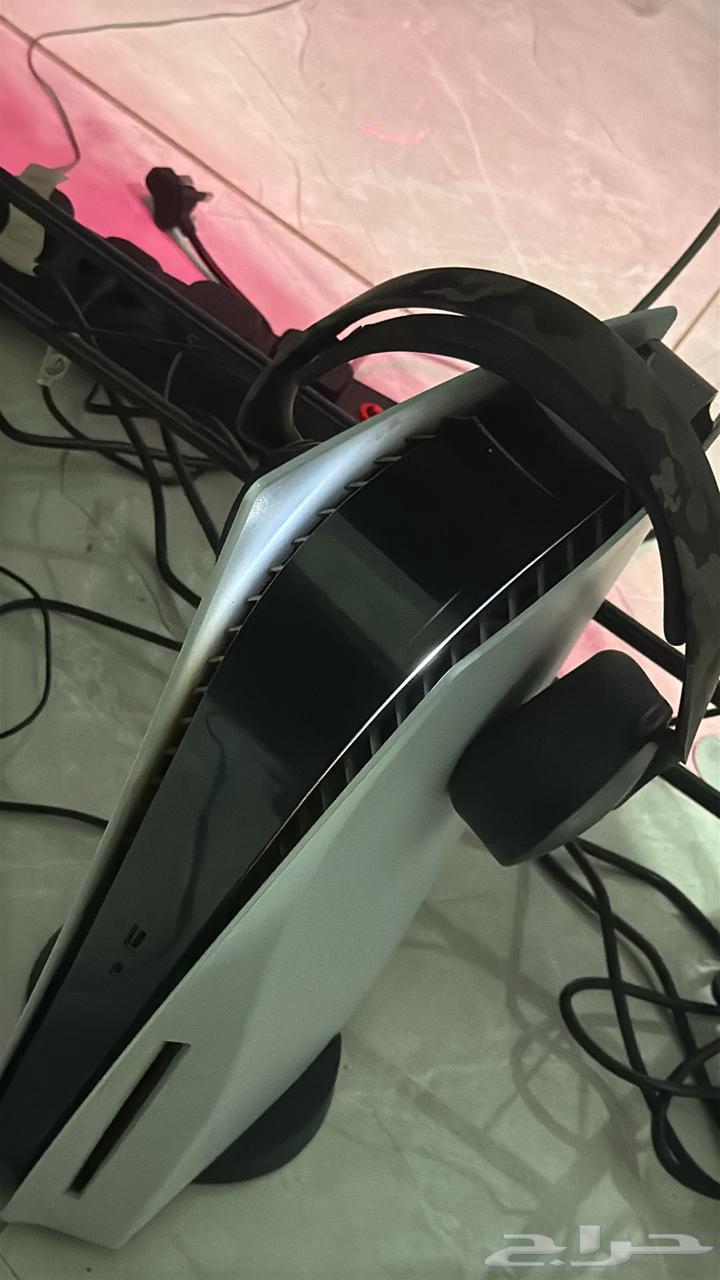 بلاستيشن 5 نسخه CD ذاكره 825 مع يد تحكم واسلاكه فقط64380943867651111
