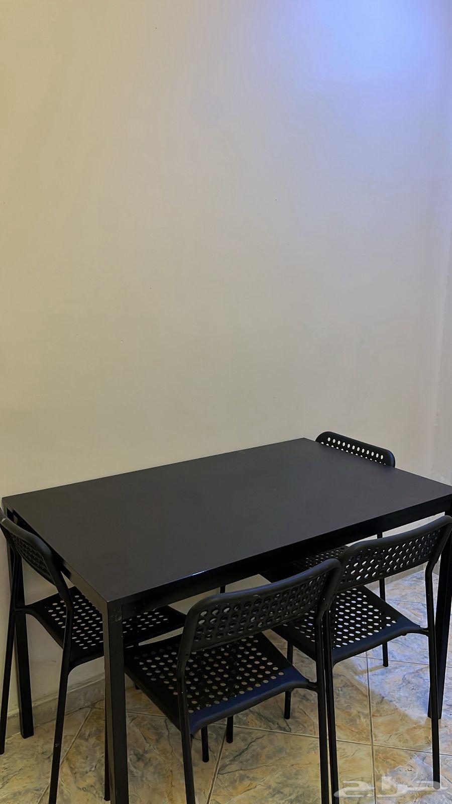 Dining table64377812339329110