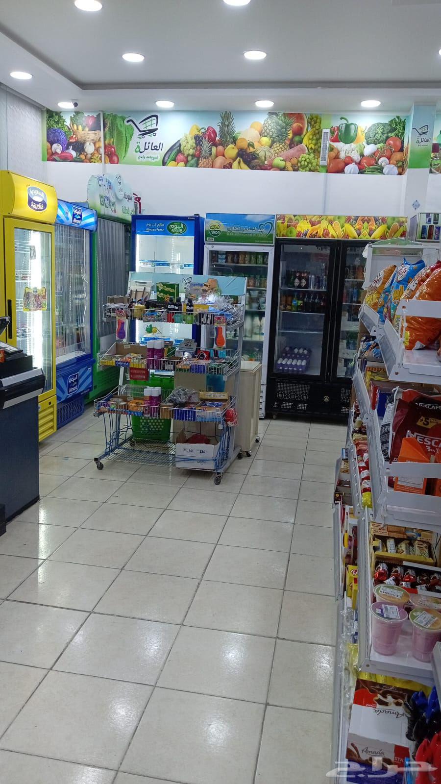 بقالة مع أغراضها بالكامل للبيع64386110299009111