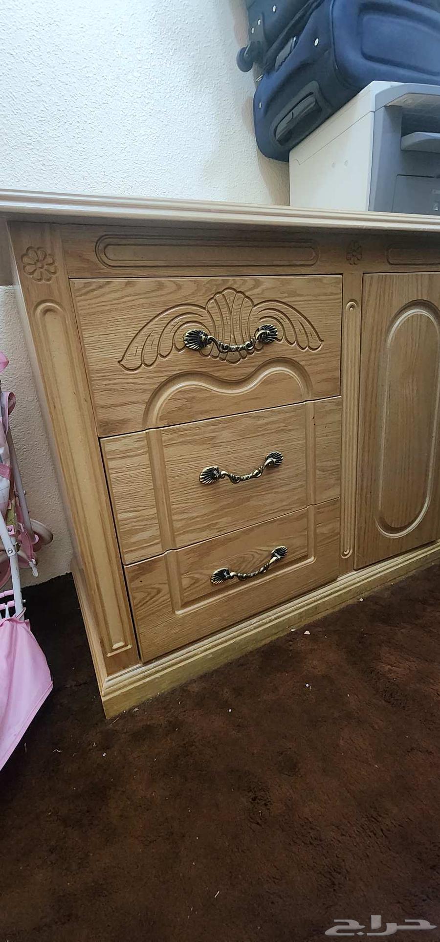 تسريحه شبه جديده خشب ثقيل 200 ريال64381548294787111