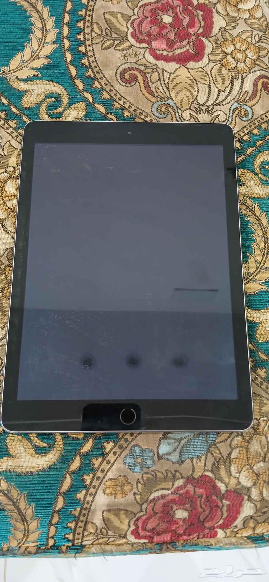 Fifth-generation iPad with 32GB, screen never detached and free from all defects, clean used.64387243699587111