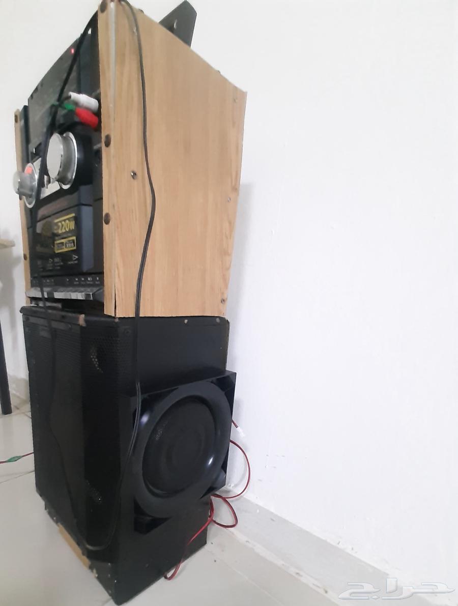 يوجد جهاز ستيريو64386933770626112