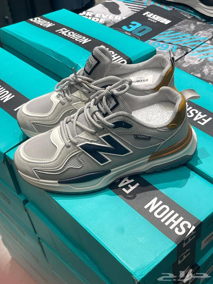 للبيع شوزات رياضيه وسليبرات نسائية جديدة64383150265090111