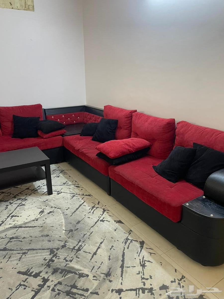 لا يوجد مقابل كنب مع طاولات وسجادة والستارة64383746760193111