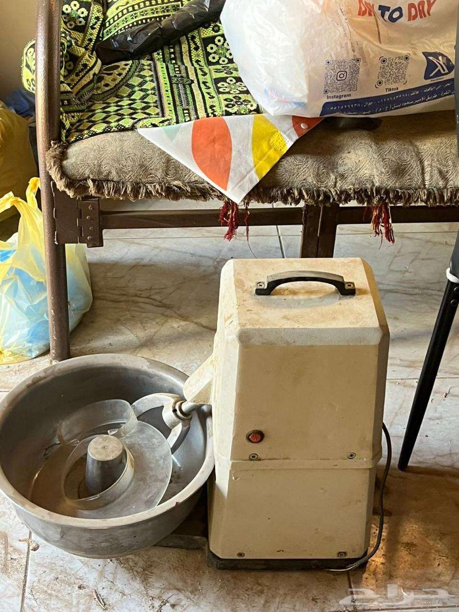 A large mixer I bought for three thousand and selling for 800, it has no place at my home64384437959299110