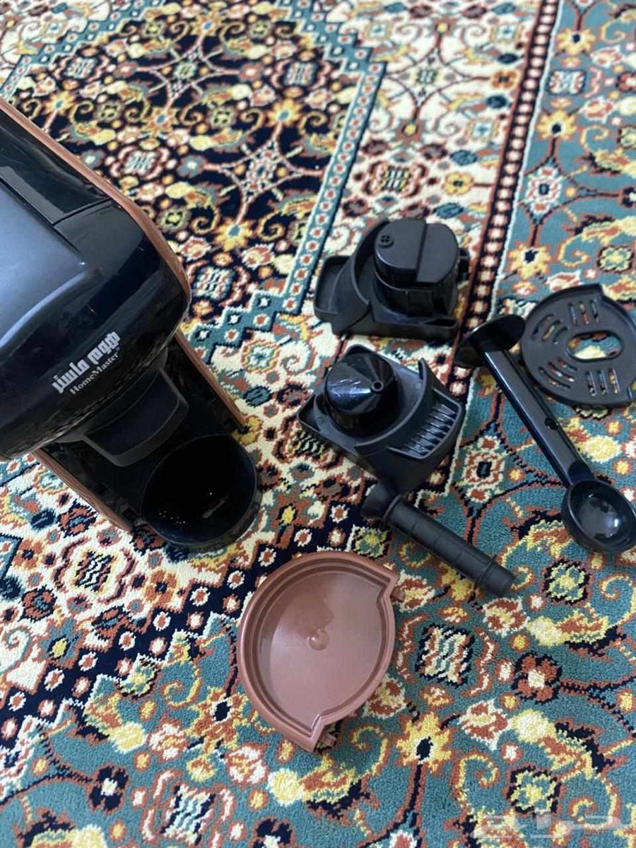 Used coffee machine for a short period, only defects are broken water tank solution64389377797505110