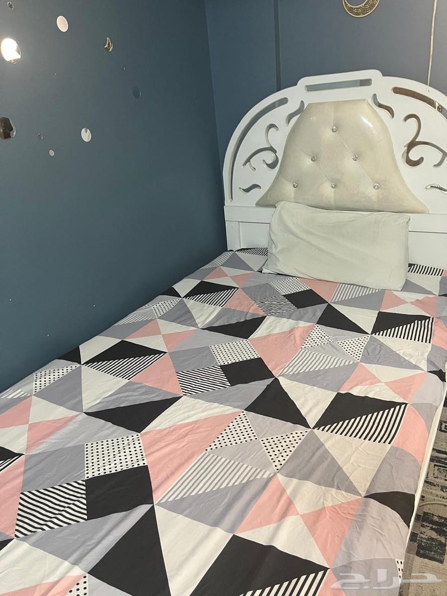 سرير بحالة ممتازه بالمرتبه للبيع64389086679937110