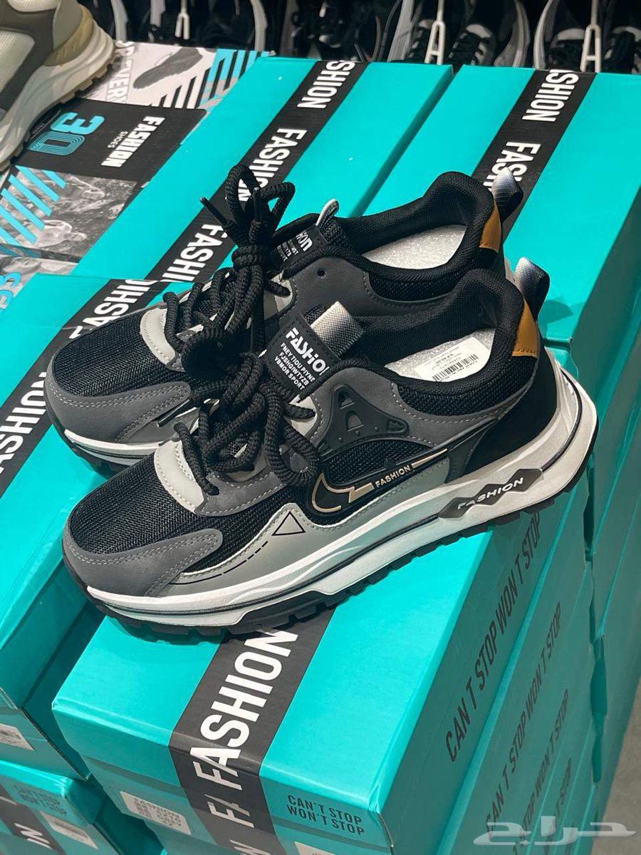 للبيع شوزات رياضيه وسليبرات نسائية جديدة64383150265090114