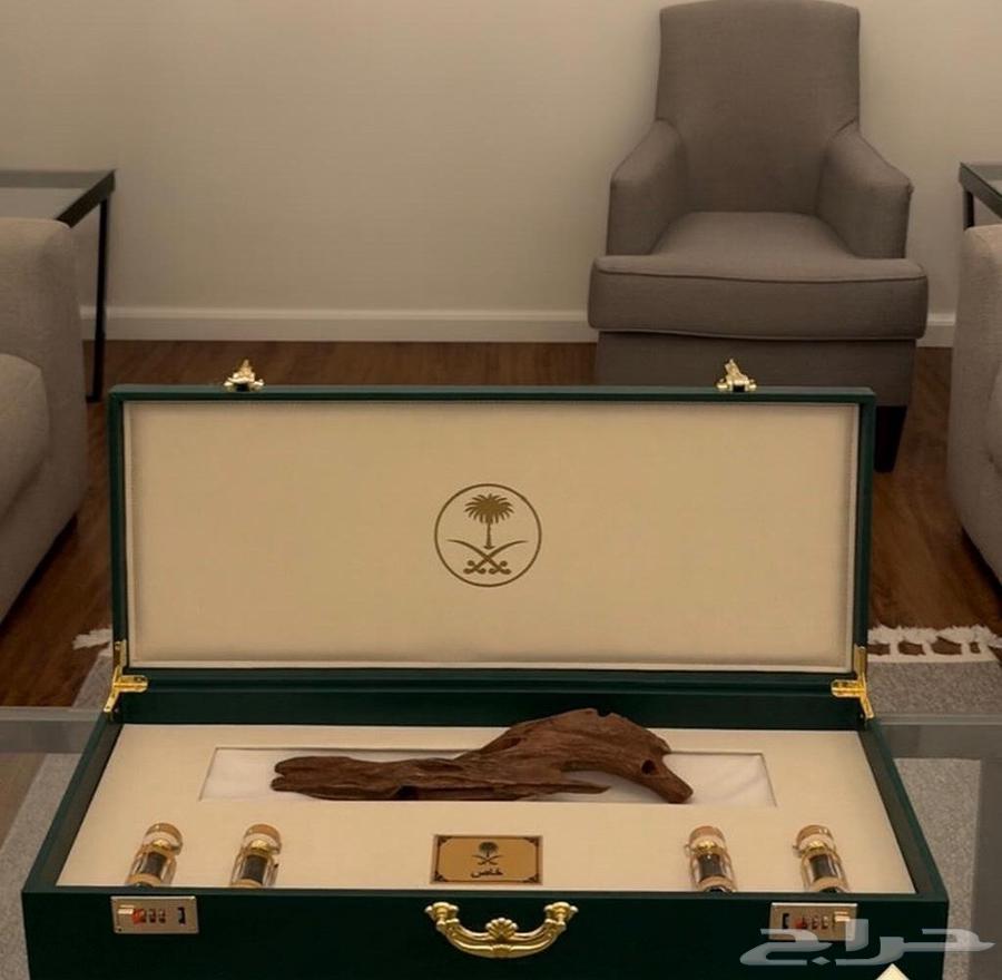 The luxurious royal box is back in stock at the store64394579110018110