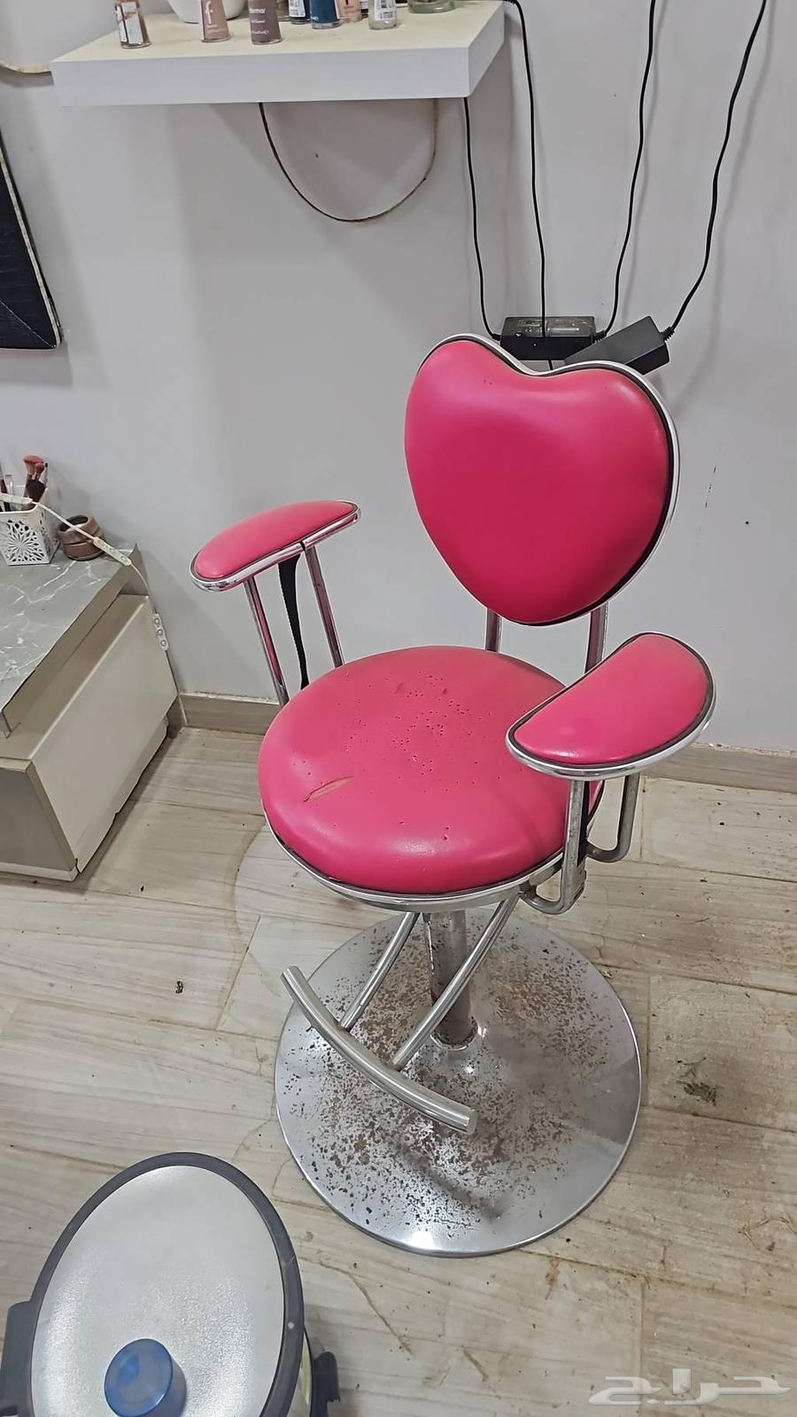 اغراض مشغل كامله من اجهزه وادوات وجهاز تنظيف البشره ومغسله64393431236609112