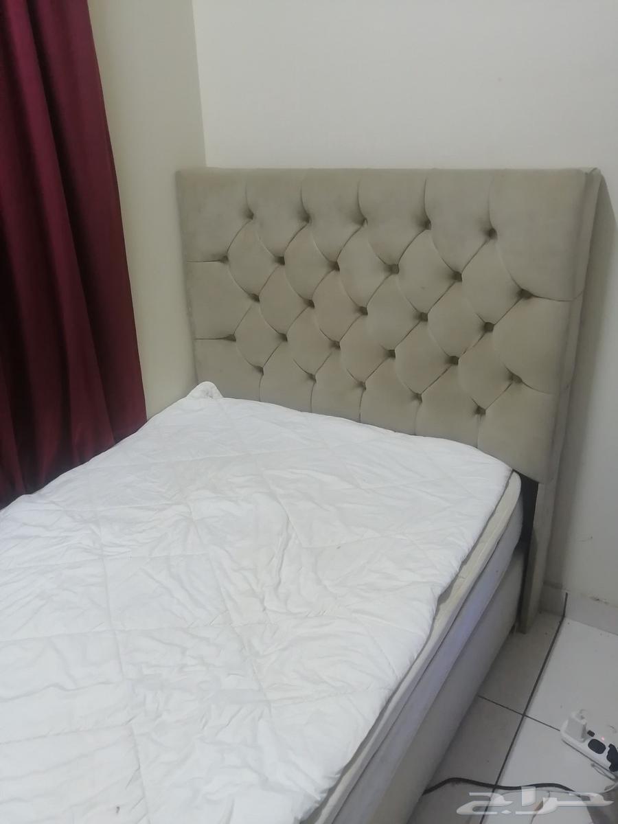 2 velvet beds with mattresses, all in very good condition64394855199746110