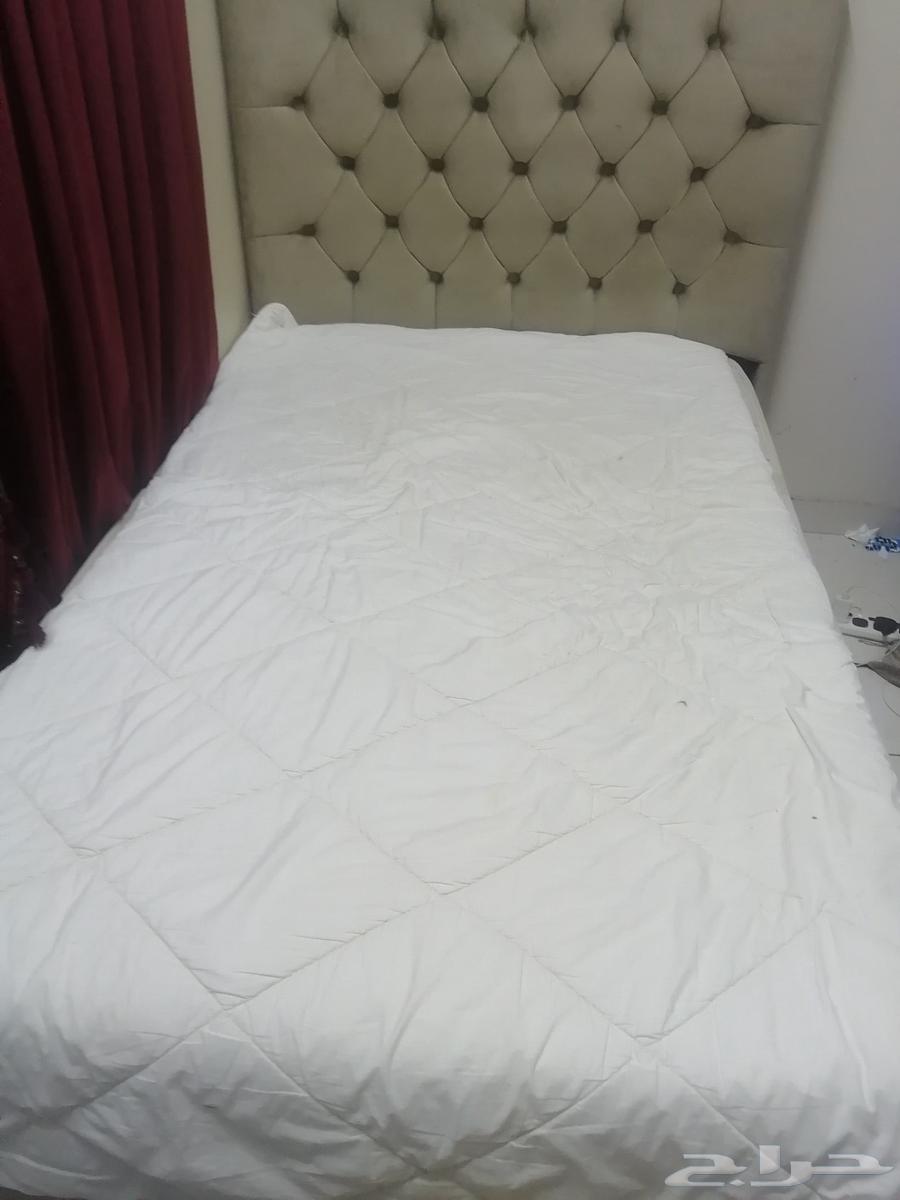 2 velvet beds with mattresses, all in very good condition64394855199746112