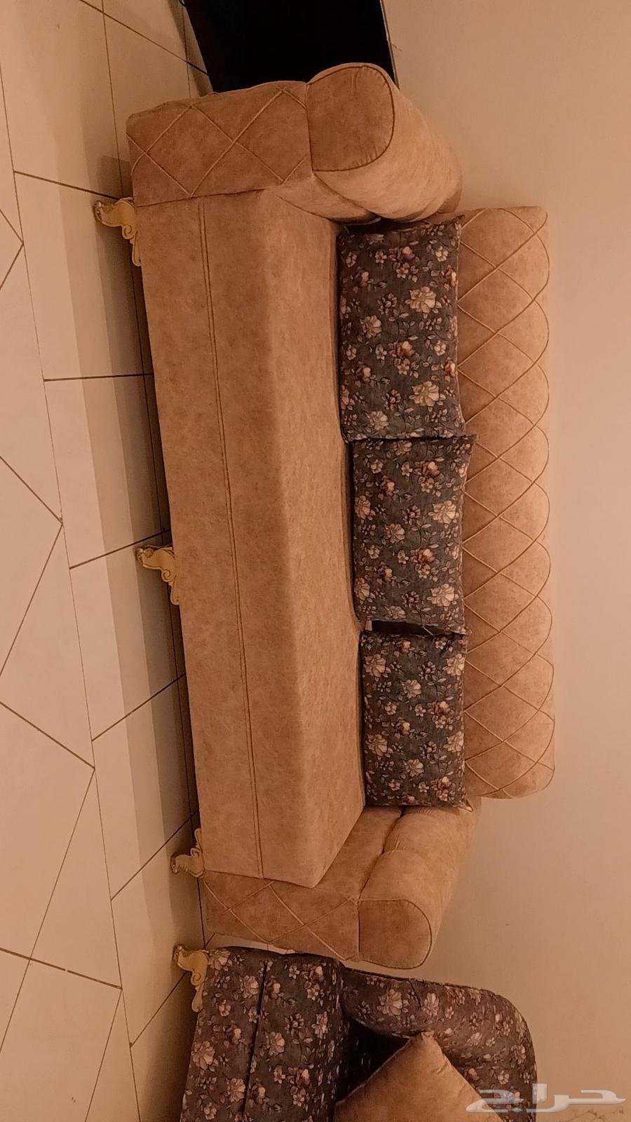 كنب جديد ونظيف64396351570435113