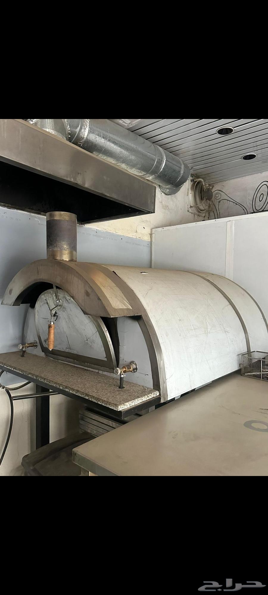 Pizza and pastries department items, used for only two months64396991380738113