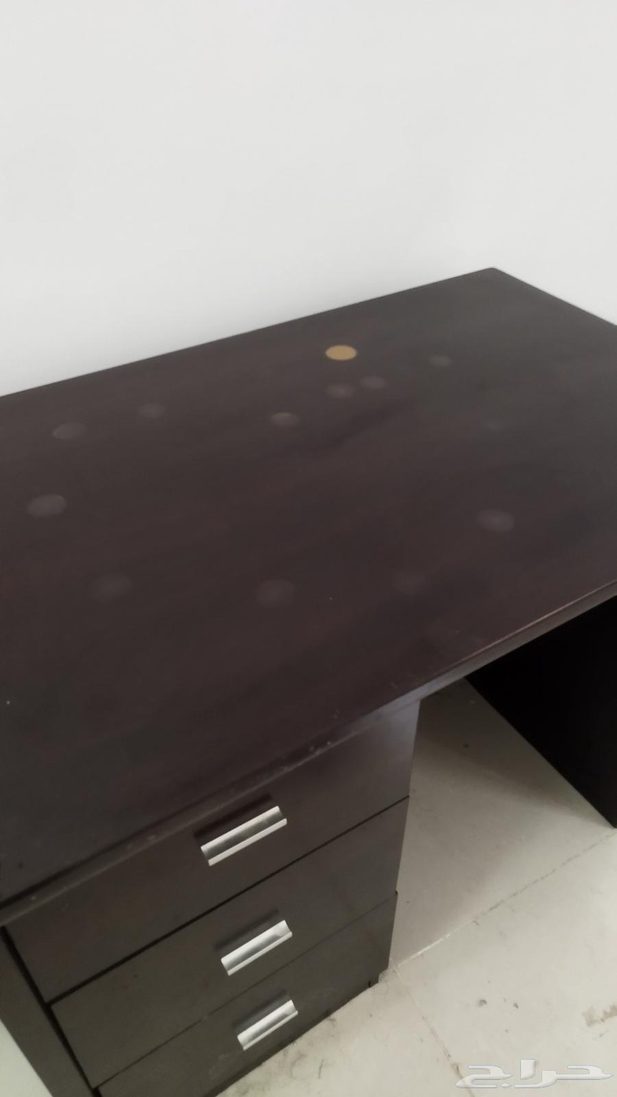 مكتب خشبي للبيع بحالة ممتازة على السوم64393873917571113