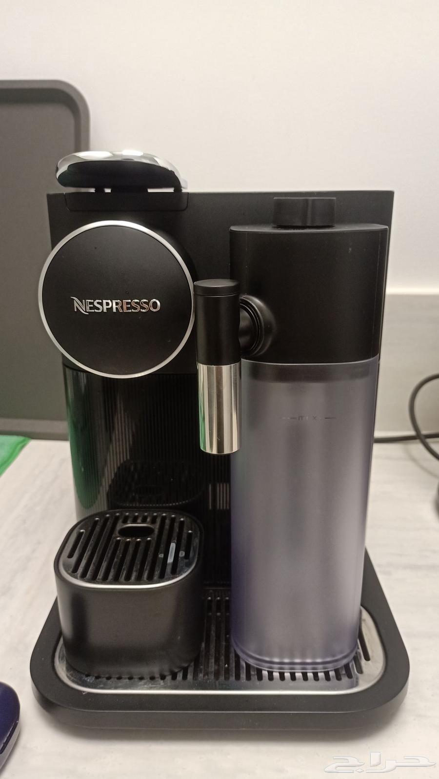 Nespresso Coffee making machine with Capsules64399508111233110