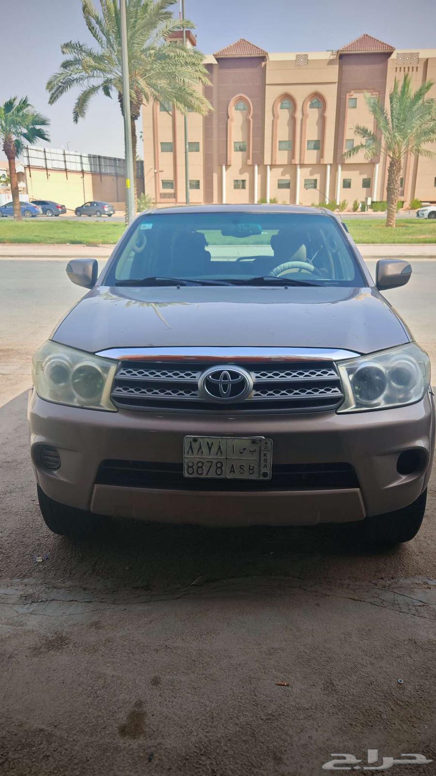 للبيع فورتشنر موديل 2011 ممشى 292الف السياره كانت حكومية64542898894594111