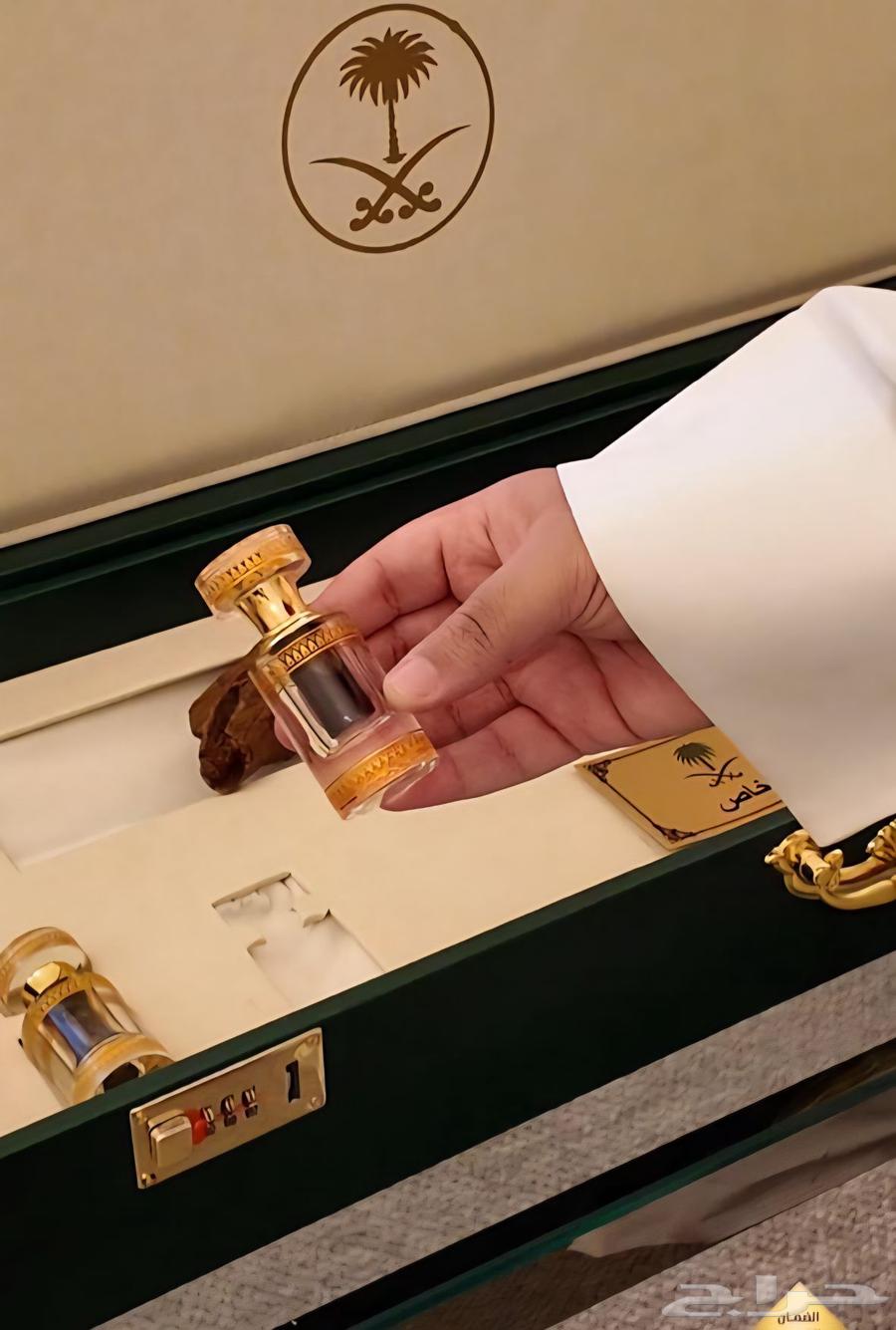 The luxurious royal box is back in stock at the store64394579110018111