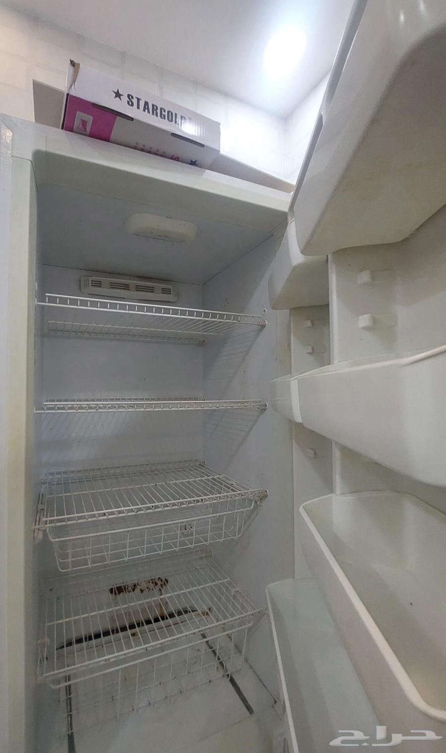 للبيع ثلاجه كبيره تحتاج تعبئة فريون64397949669761111