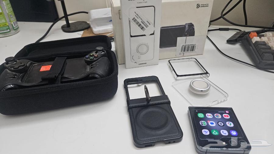 جوال جالكسي فليب 5 Samsung z flip 5 256 مع الاكسسوارات64394689661313110