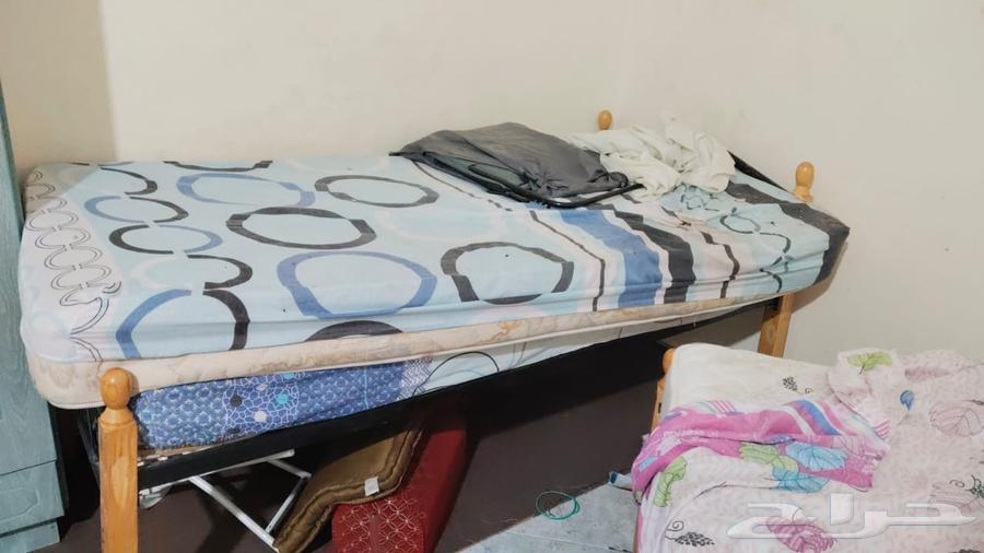 سريرين بحاله ممتازه مع المراتب تبعهم للبيع المستعجل 150 ريال64398368078849110