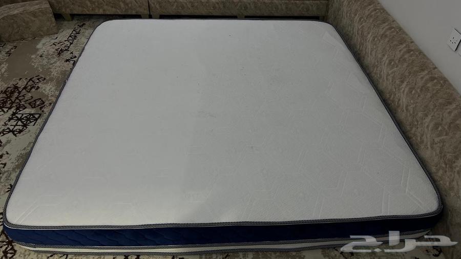 مرتبة سرير نظيفه وفخمه64392608173827110