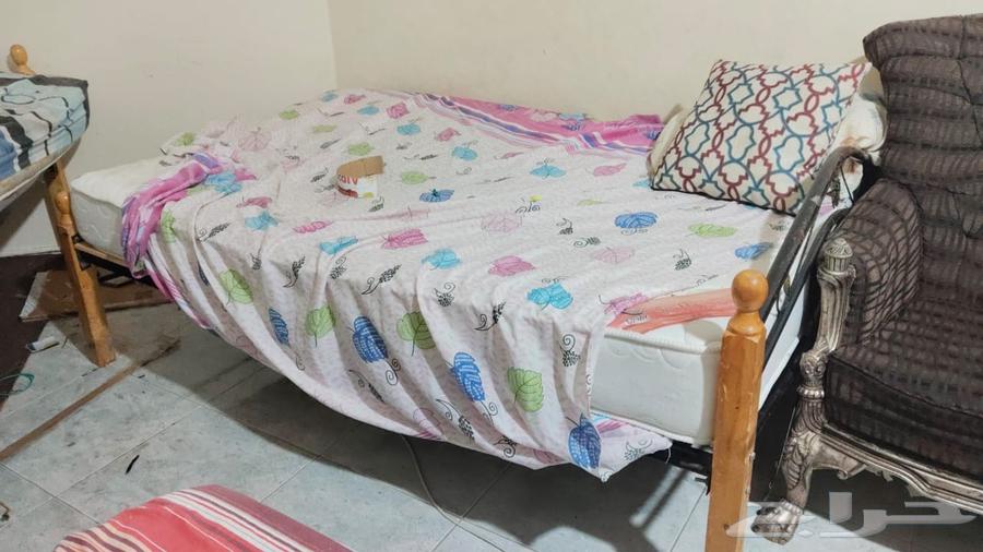 سريرين بحاله ممتازه مع المراتب تبعهم للبيع المستعجل 150 ريال64398368078849111