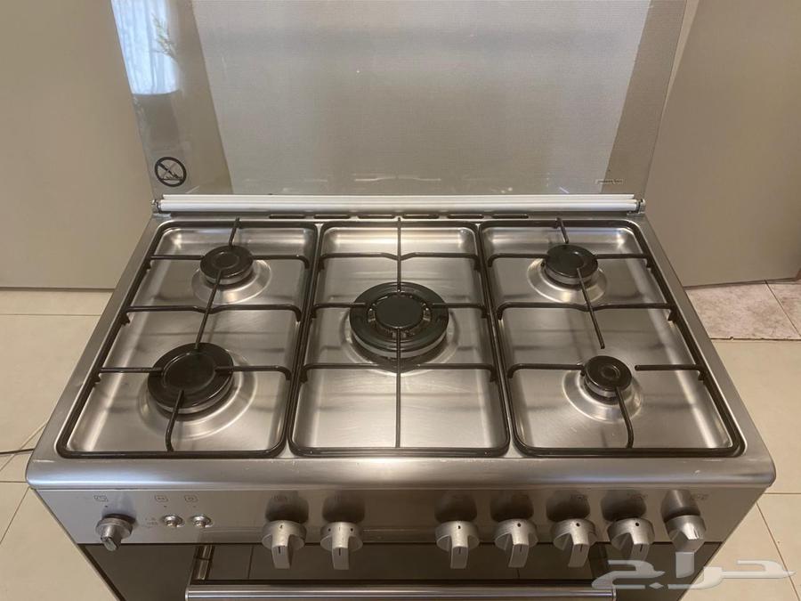 فرن إيطالي نظيف وعلى شرط امان المفتاح من الأطفال شغال64398785652225112