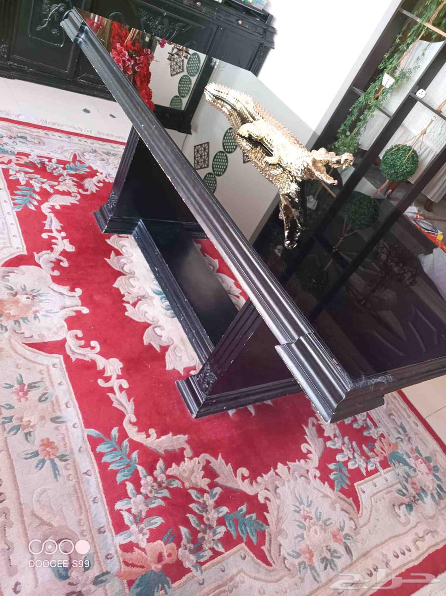 Dining table with walnut buffet (Italian antique style) for 6 people64399452598402110