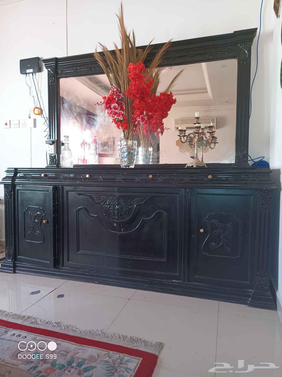 Dining table with walnut buffet (Italian antique style) for 6 people64399452598402111