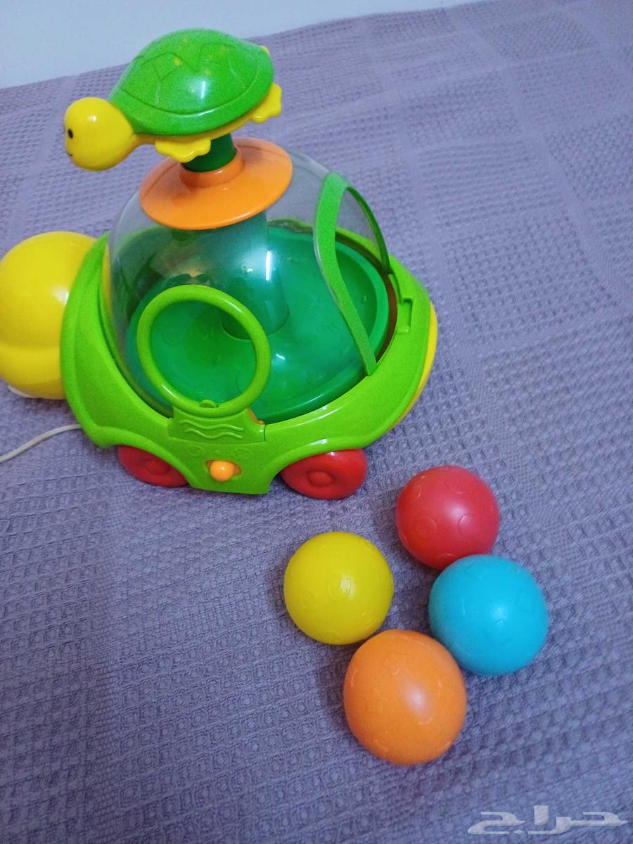 A toy and a lamp from Home Center..64400563520129111