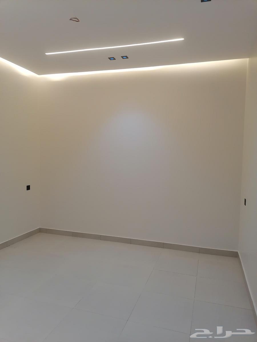 For sale, a rooftop apartment with internal staircase to the roof, located in King Fahd District within the city limits63614091331203114