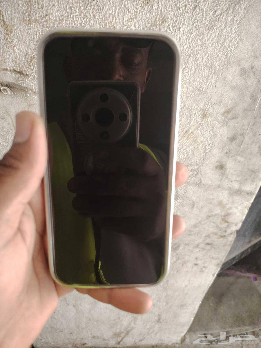 iPhone 13 regular in good condition, price 1200 SAR, urgent sale no bargaining64398172660993110