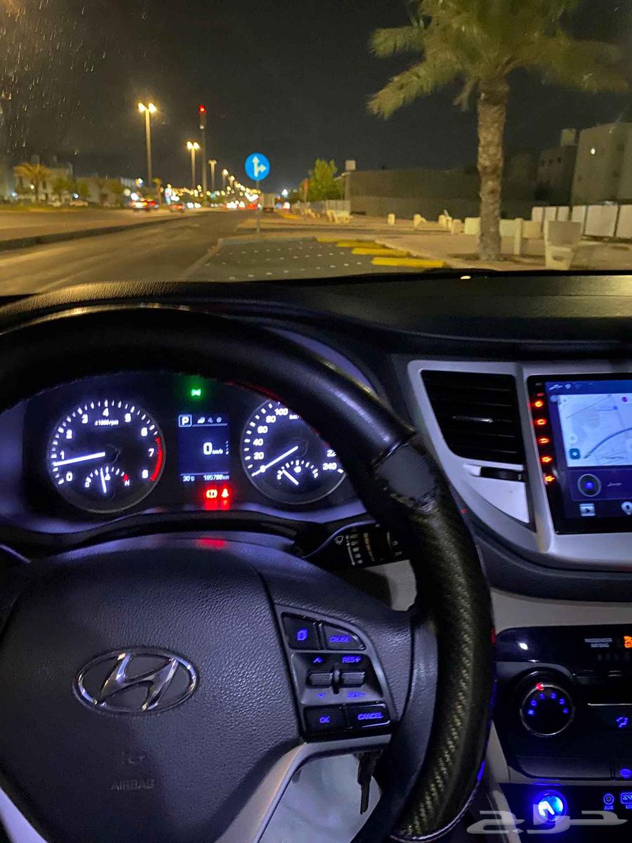 سيارة هونداى توسان 2018 لون ابيض نصف فل64539443399042113