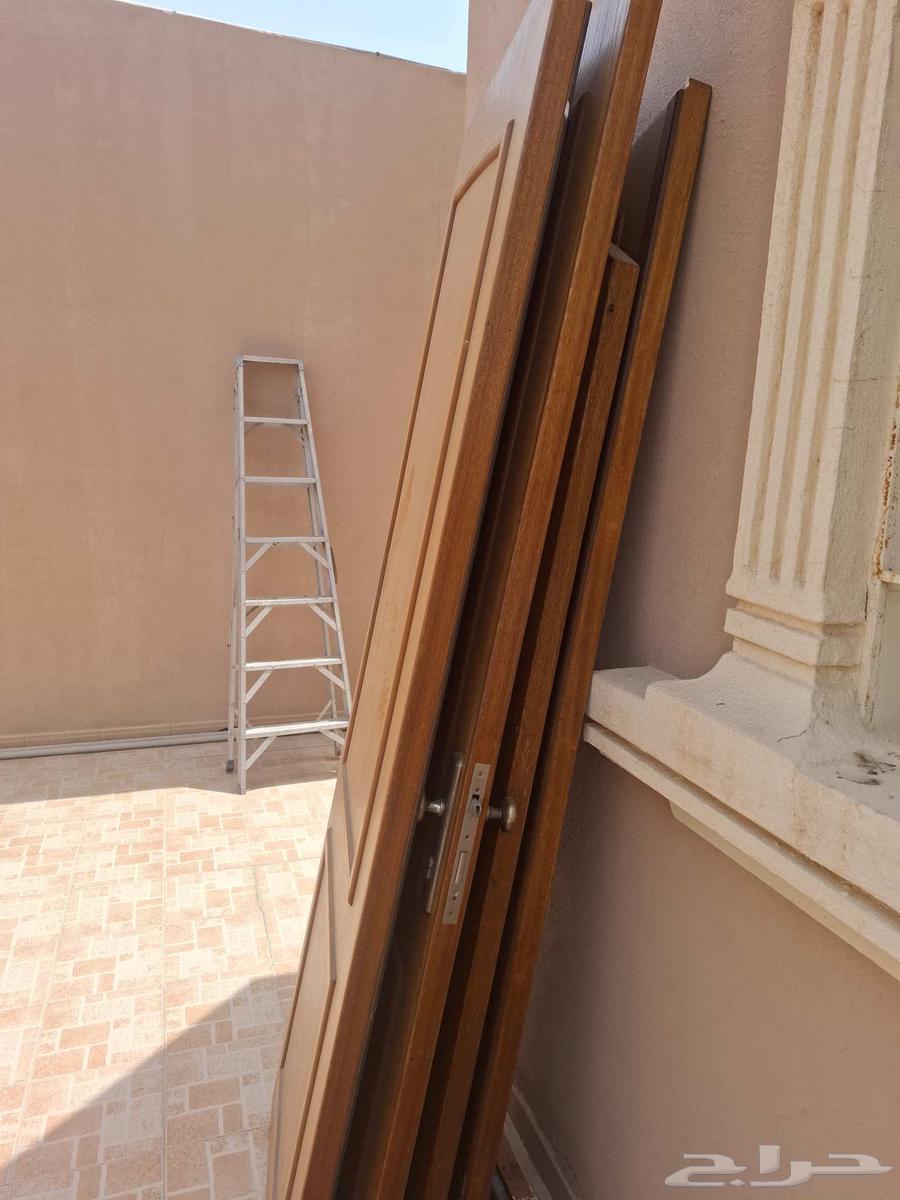 Wooden sliding door with complete double wing for sale in very good condition64397130839042110