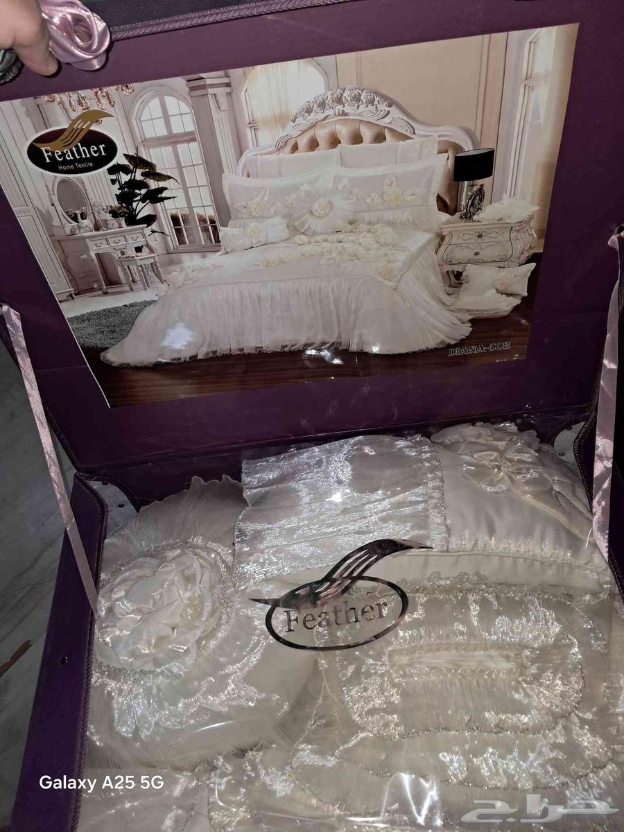 مفرش عرايس بحالة ممتازة جدا لم يستعمل الا مرة واحدة64395186108163111