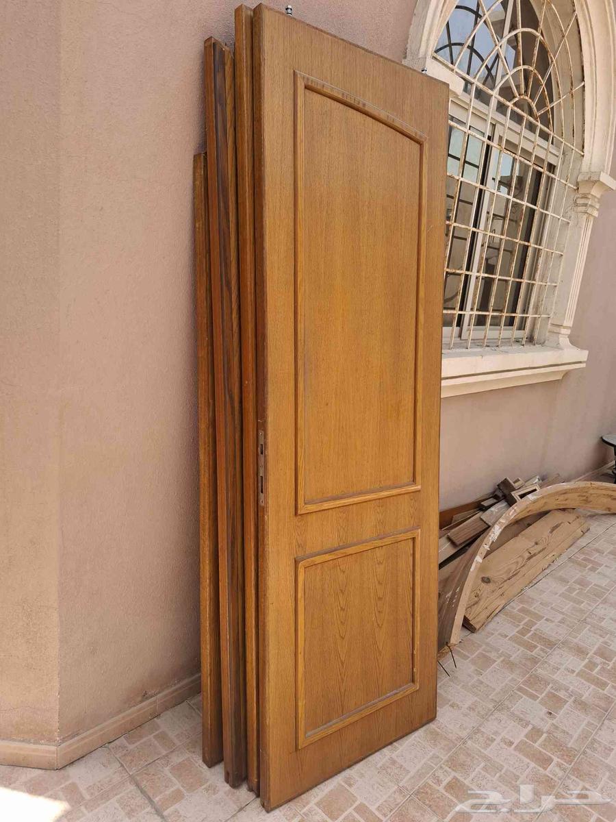 Wooden sliding door with complete double wing for sale in very good condition64397130839042112