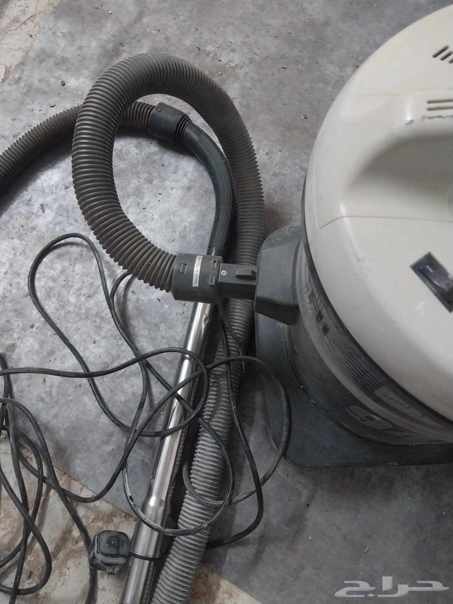 مكنسه كهربائيه هيتاشي تعمل بي حاله جيده واستعمال خفيف64393114792833111