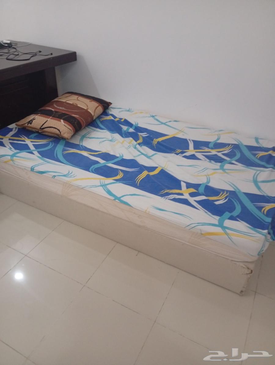 سرير مع مرتبة نفر ونص للبيع بحي العريض64395504356226110