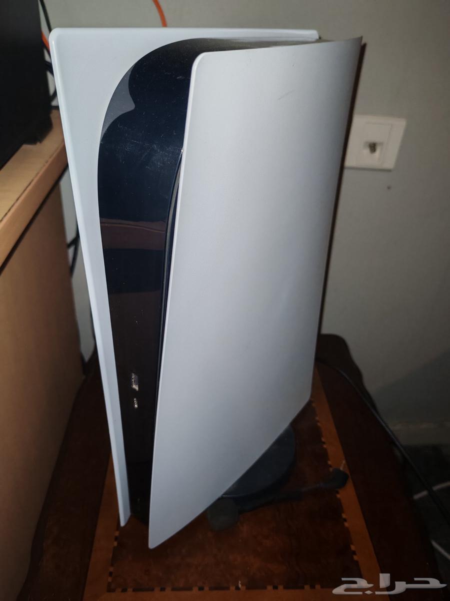 PS5 device, almost new, all accessories, box, and invoice64399452470275111