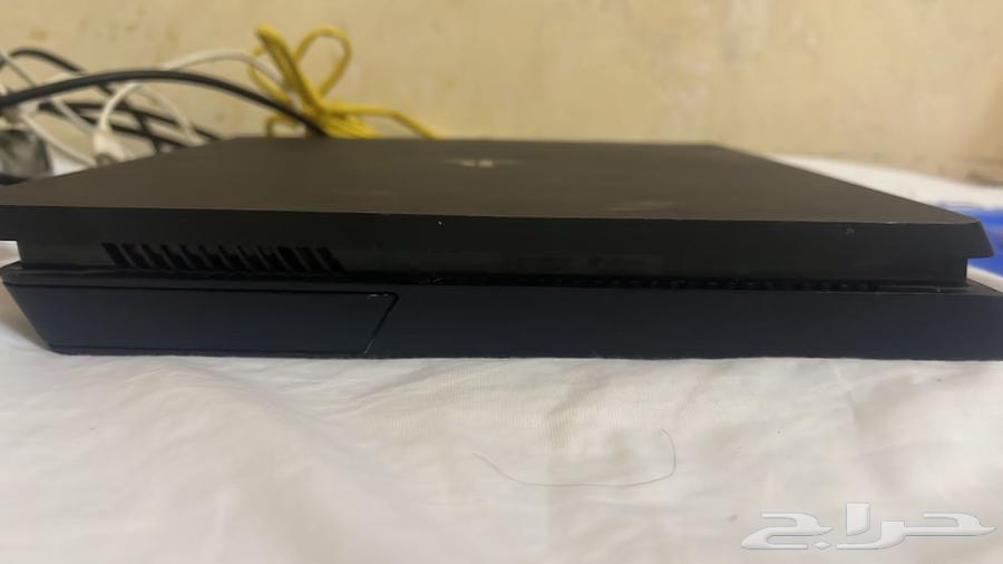 Hello, for sale PlayStation 4, negotiable price, comes with two tapes64395130932995114