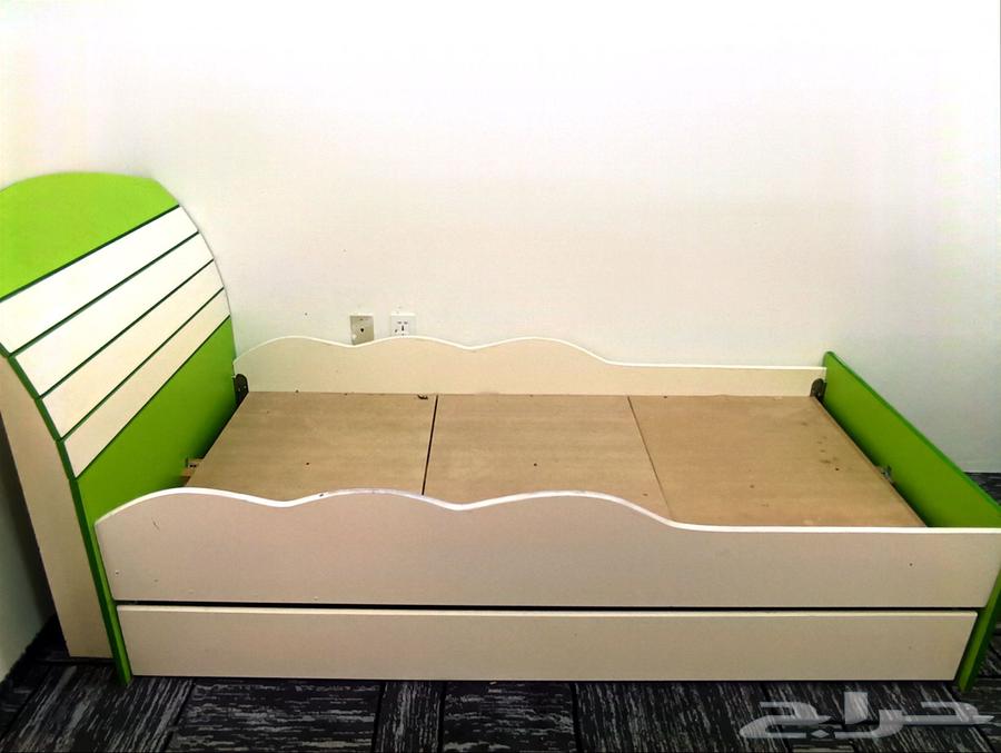 سرير للبيع ب 25064399884513409110