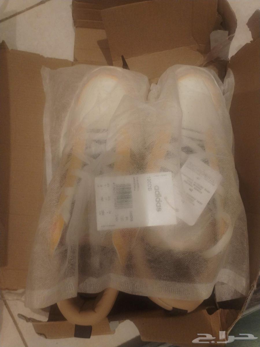 شوز أديداس جديد مقاس 44 الحد 450ريال لايجيني إلا الصامل فقط64395323907202114