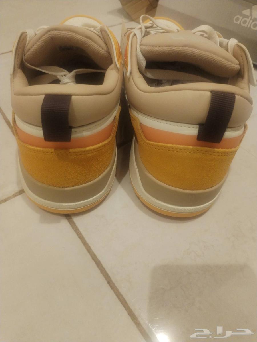 شوز أديداس جديد مقاس 44 الحد 450ريال لايجيني إلا الصامل فقط64395323907202111