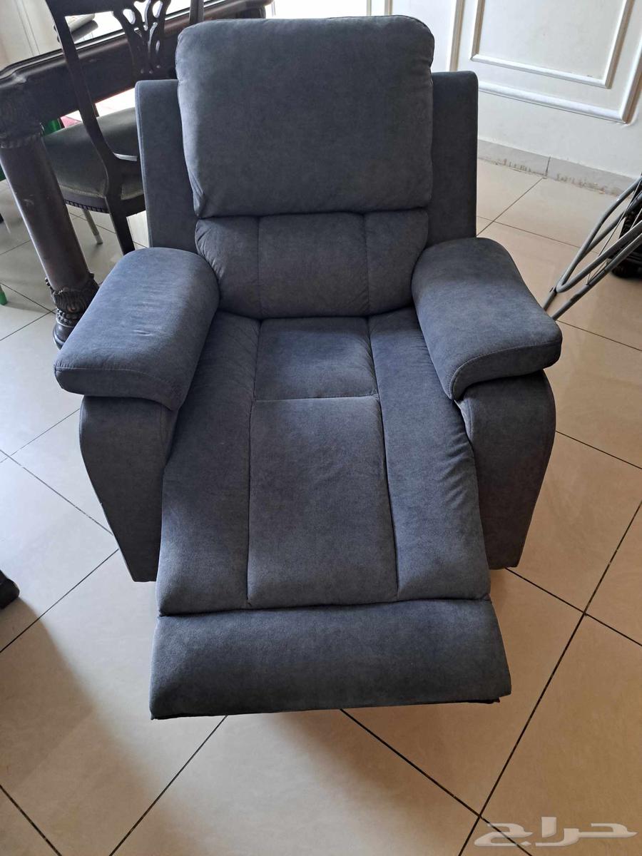 كرسي استرخاء هزاز و ممتد و مساند يد مريحة بحالة جيدة64400106894210110