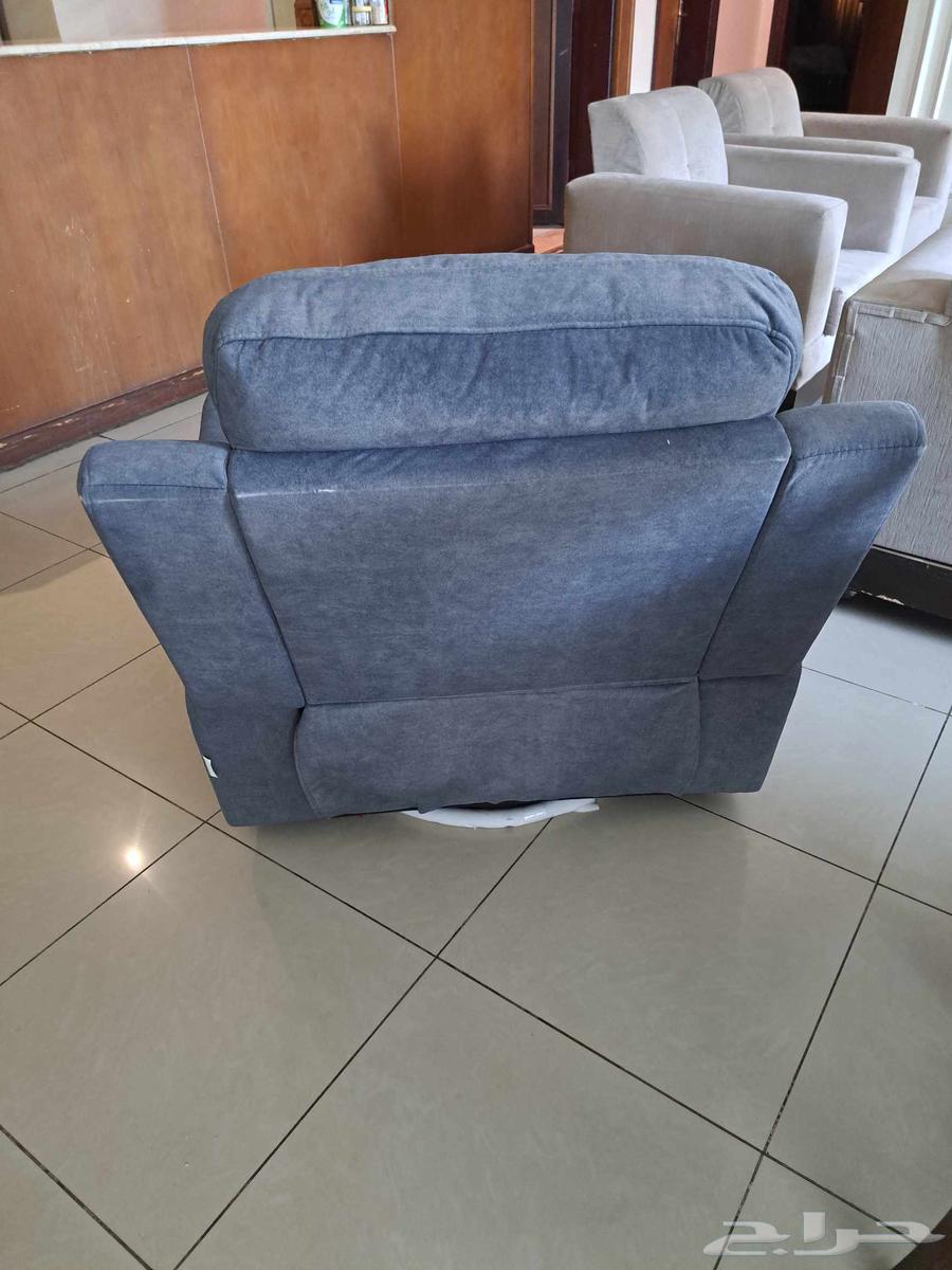 كرسي استرخاء هزاز و ممتد و مساند يد مريحة بحالة جيدة64400106894210112